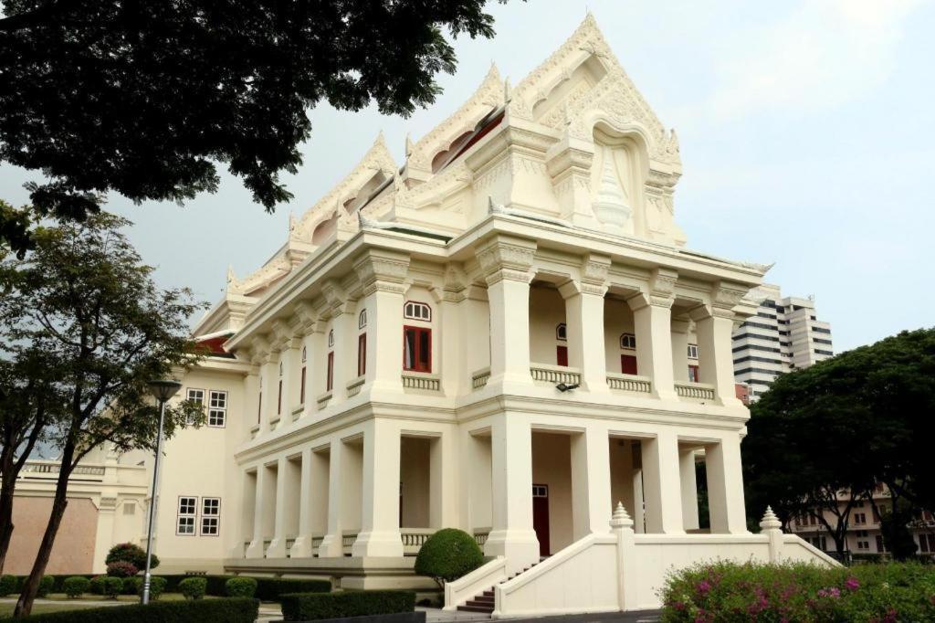 Assembly Hostel Bangkok Exterior photo